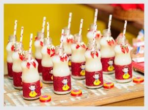 Garrafinhas decoradas para o suquinho de Maçã geladinho. Hummm!!!